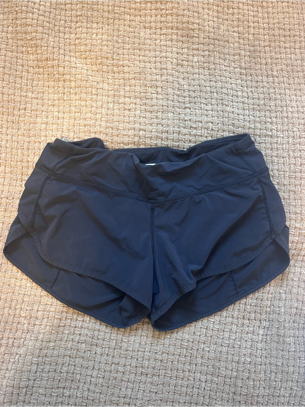 Lululemon 2.5 low rise short in black. From the 2000’s really good condition